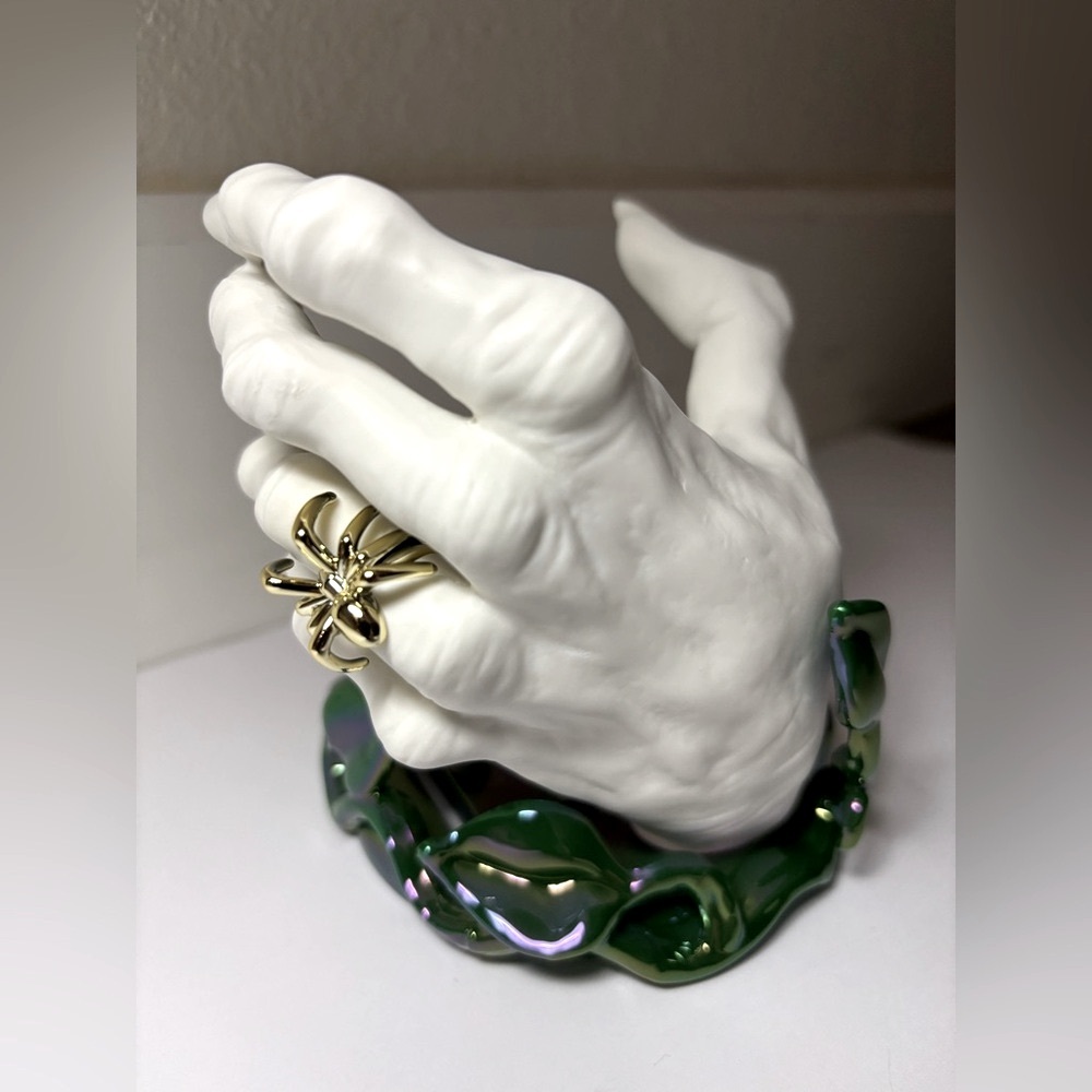 Bath & Body Works Ivy Witch Hand Spider Ring Foaming Soap Holder Halloween 2022